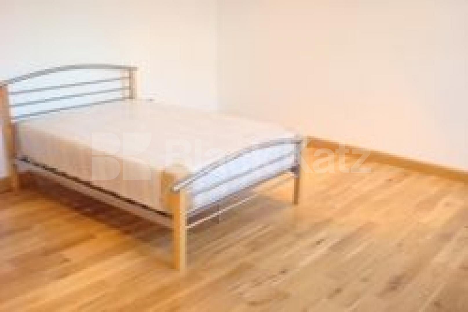 			4 Bedroom, 1 bath, 1 reception Flat			 Tavistock Terrace, TUFNELL PARK N19